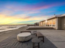 # Marbella Lane-Oceanfront Retreat - Stunning View，位于帕西菲卡的酒店