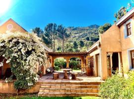 Tuscan Farmhouse in Winelands，位于Simondium的酒店