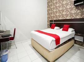 RedDoorz at Lucky Inn Panakukkang Makassar，位于Pacinongong的酒店
