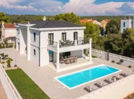 Lovely Home In Petrcane With Heated Swimming Pool