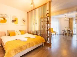 Avenue of MARA - ULTRACENTRAL Studio DeLuxe, Plus FREE Underground Parking