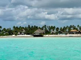 Fully Equipped Vacation Home- 4 min walk to the Beach