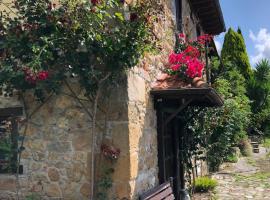 Vivienda Vacacional Casa Jimena，位于Robledo的酒店