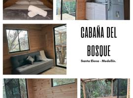 Cabaña Del bosque，位于圣埃伦娜的酒店