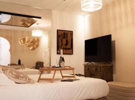 Love room Dubaï & Balnéo，位于圣朗贝尔达勒邦的酒店