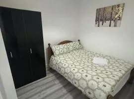 Newly refurbished 1 bed flat 7 mins from Luton airport