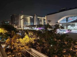 Popular Muang Thong Thani Condo, Building T9, Floor 4, Room 36，位于Thung Si Kan的酒店