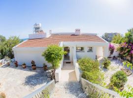 Coral Bay Beach House Apartment，位于佩亚的酒店