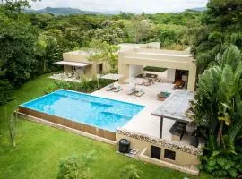 w* Amazing 4BR Villa at Mesa de Yeguas