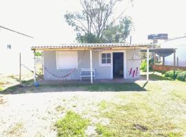 PRAZER, Casa de Vacaciones en Barra del Chuy, Sol, Mar, Comodidad y compras a 400 mts del mar, se reserva con seña!，位于巴拉德尔楚的酒店