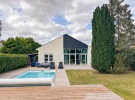 Luxury 300 square meter villa with Pool，位于哥本哈根的度假屋