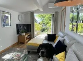 Cosy dog friendly self contained apartment