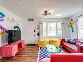 90s Crib -2bed 1bath, Funky Vibe, Central Location