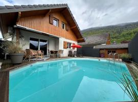 Maison individuelle avec piscine entourée de montagnes，位于Monthion的酒店