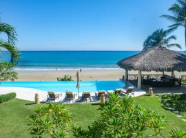 Luxury oceanfront condo, enjoy it !，位于喀巴里特的酒店