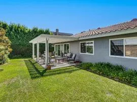 3 Mi to Huntington State Beach Home with Backyard!