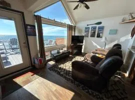 Ocean Front Cabin 14 W Jacuzzi & Gorgeous Views