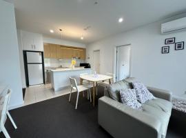 Lightsview 2 BR Apt, Free Parking and WiFi 9 KM from CBD，位于Broadview的酒店