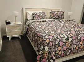 Private Master Bedroom with Ensuite in Officer