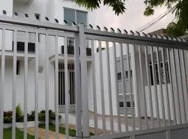 Espectacular apto bien ubicado con parqueadero privado