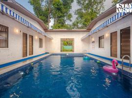 Sundream Palms by VEO - Part of StayVista with Pool, Lawn, BBQ，位于阿里巴格的酒店