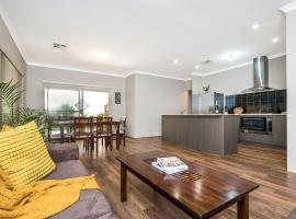 KALB8 - Family Friendly 4BR Home，位于Swan View的酒店