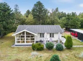 Awesome Home In Væggerløse With Wifi