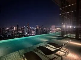 1BR at Thonglor BTS InfinityPool overlooking city