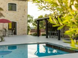 Villa au Petit Bonheur avec clim - Hameau au calme - piscine chauffée - pétanque