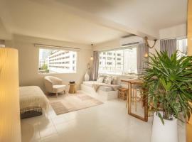 Cozy studio room - 2 guests in the heart of Silom - 6B，位于邦拉的酒店