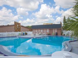 Liberty Inn and Suites Kissimmee near Disney World，位于基西米的酒店