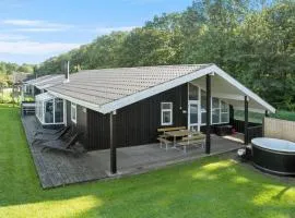 Beautiful Home In Juelsminde With Sauna