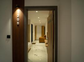 HOTEL THE MANSION -Deralakatte Mangalore，位于Kankanādi的酒店