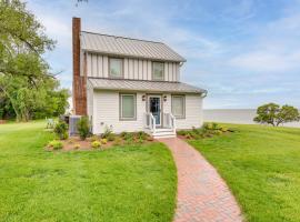 Waterfront Maryland Vacation Home Private Beach!，位于Ridge的酒店