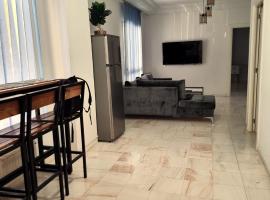S2 Apartment Ennasr, City View near Airport，位于艾尔亚奈的酒店