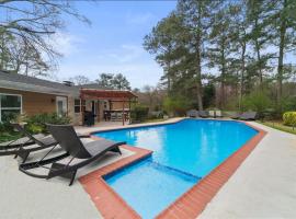 Private Pool ATL w Grill and Outdoor Dining，位于迪凯特的酒店