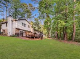Spacious 5BR Retreat Sleeps 12,Large Deck