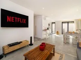 WHome Beachside Bliss In Carcavelos, 1BR With Patio & Parking