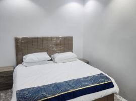 غرفة وصاله العزام للأجانب فقط，位于泰布克的自助式住宿