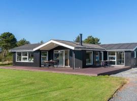 2 Bedroom Awesome Home In Hjørring，位于约灵的酒店