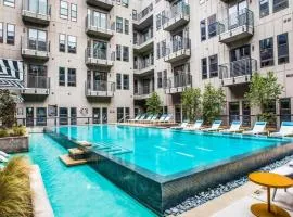 Downtown Fort Worth Luxe Retreat, Pool, Gym and Free Parking