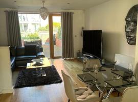 Luxury Modern Town House, Manchester City Centre, Free Secured Parking，位于曼彻斯特的度假屋