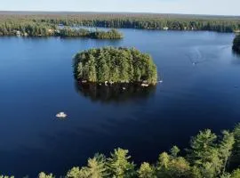 Grant Island Waterfront Cottage Brantingham Lk - HotTub, Pontoon Boat, Pets