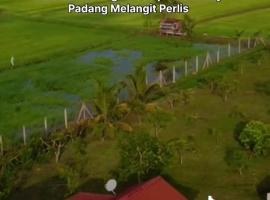 Aziqa Homestay Chalet With Pool，位于Alor Tampang的酒店