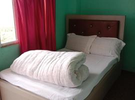 Hotel peace and happy，位于Charikot的酒店