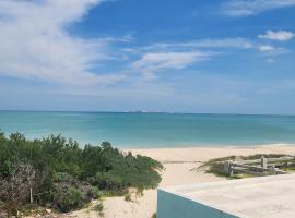 Beautilful ocean views from this apartment，位于车勒姆的酒店