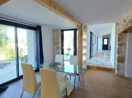 maison avec jardin 4 pers, 2 lits, billard, wifi, clim