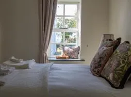 Hill House Lodge sleeps 6 Overlooking the rock of Cashel