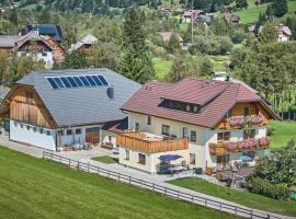 Krapflhof，位于Weisspriach的酒店