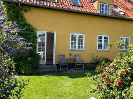 Smuk lejlighed med sundkig lige ved stranden，位于斯内克斯坦的酒店